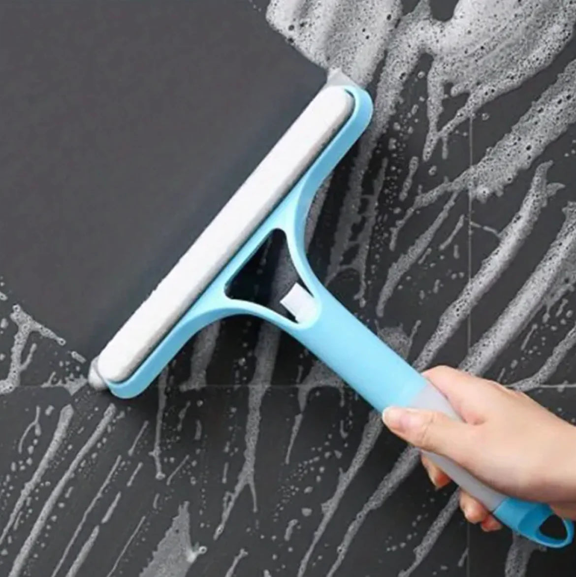 Spray-Integrated Glass Squeegee