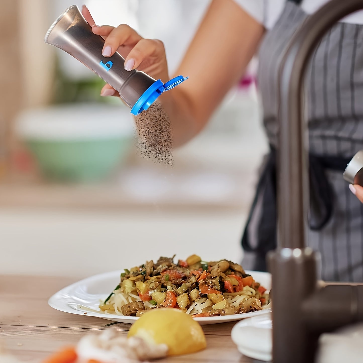 2pcs Durable Plastic Moisture-proof Salt And Pepper Shaker Set - Home, Restaurant, And Camping Essentials With Easy Tipping LIDS, Portable Seasoning Containers